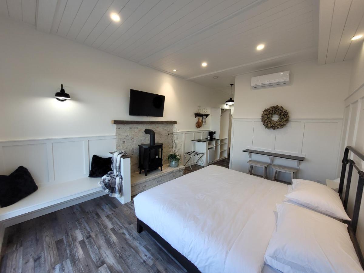 Autumn Lane B&B, Farmhouse Elegance & Stunning Lakeviews West Kelowna Exteriör bild