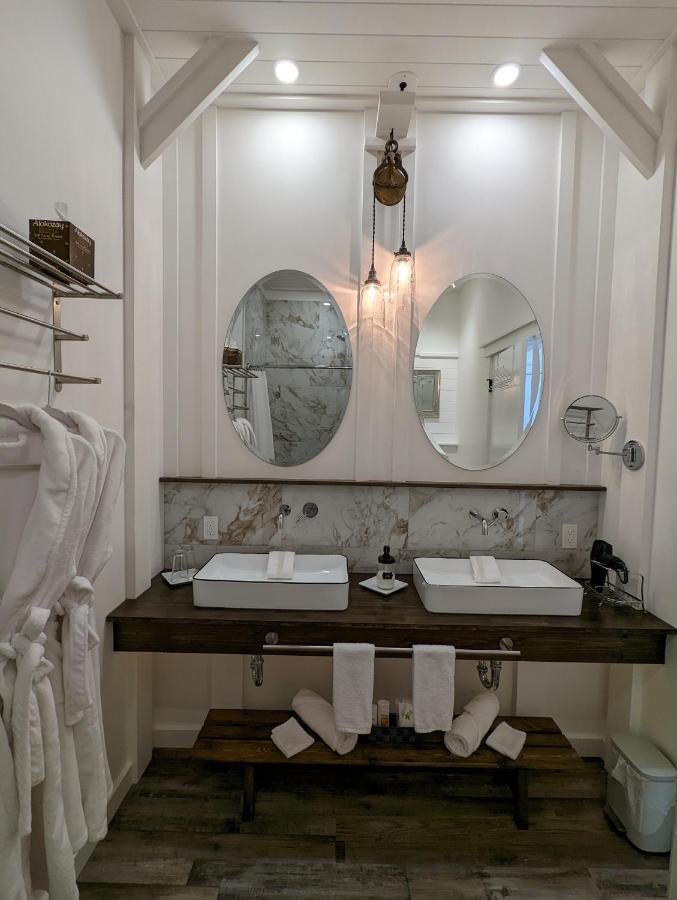 Autumn Lane B&B, Farmhouse Elegance & Stunning Lakeviews West Kelowna Exteriör bild