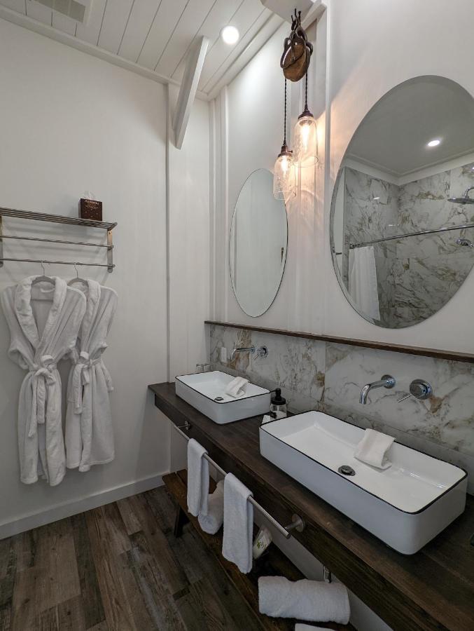 Autumn Lane B&B, Farmhouse Elegance & Stunning Lakeviews West Kelowna Exteriör bild