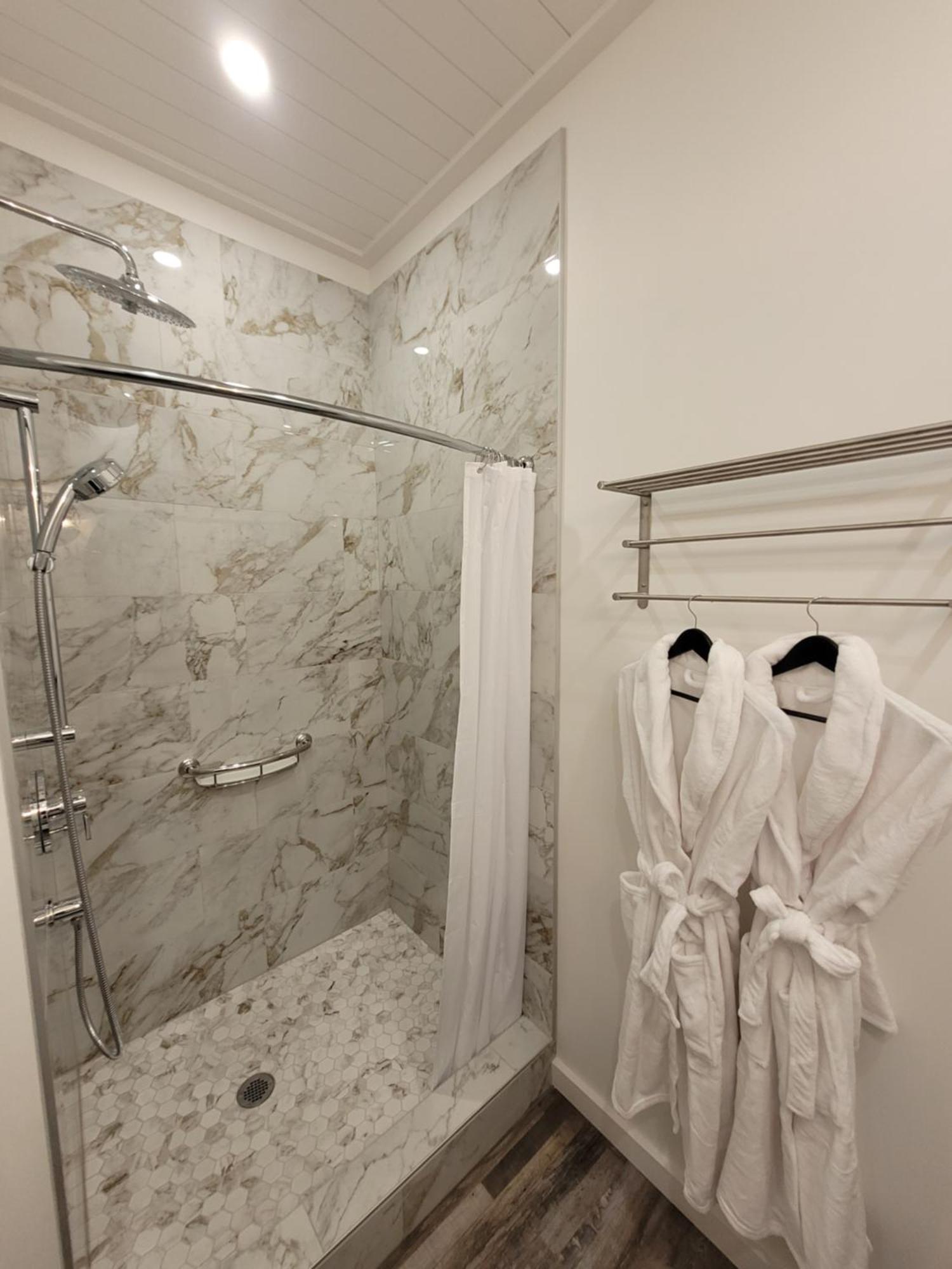 Autumn Lane B&B, Farmhouse Elegance & Stunning Lakeviews West Kelowna Exteriör bild