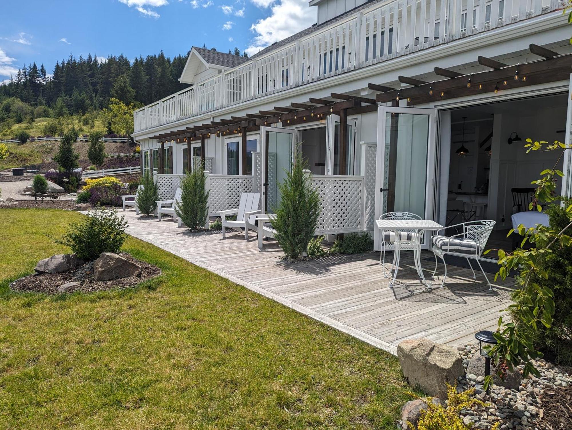 Autumn Lane B&B, Farmhouse Elegance & Stunning Lakeviews West Kelowna Exteriör bild
