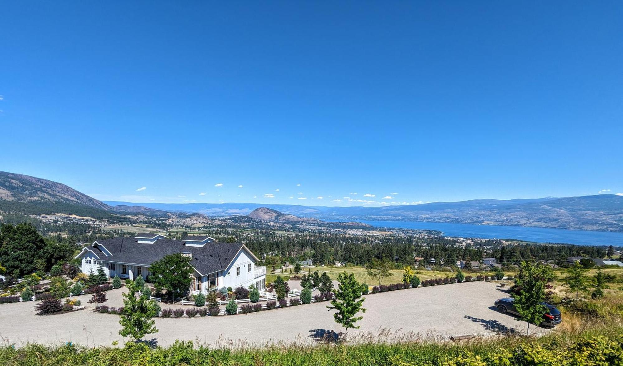 Autumn Lane B&B, Farmhouse Elegance & Stunning Lakeviews West Kelowna Exteriör bild